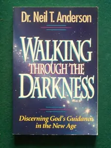 USED-Walking Through the Darkness: Discerning Gods Guidance in the New Age by Anderson, Neil T. (Paperback)