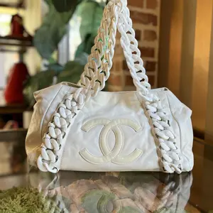 Pre-owned CHANEL leather Shoulder Bags Rhodios White Modern Chain Shoulder Bag ADI1189