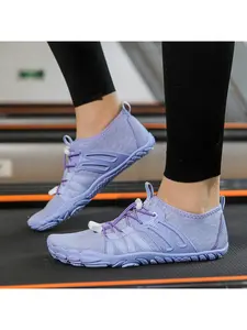 A pair of women's outdoor wading canyoning shoes, breathable and quick-drying mesh, non-slip and wear-resistant, suitable for beach, outdoor and water sports casual wear, Water Aqua Shoes