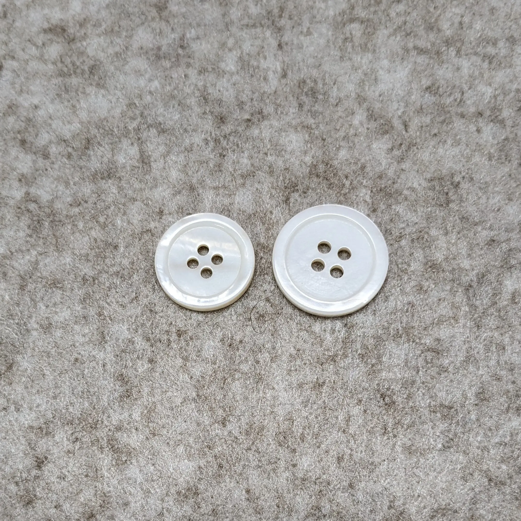 Shell 4 Hole Button