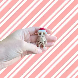 Mini Skeleton Santa Fidget - 3D Printed Santa Skeleton Desk Buddy - Stocking Stuffer - Holiday Sensory Toy - Cute Christmas Gift