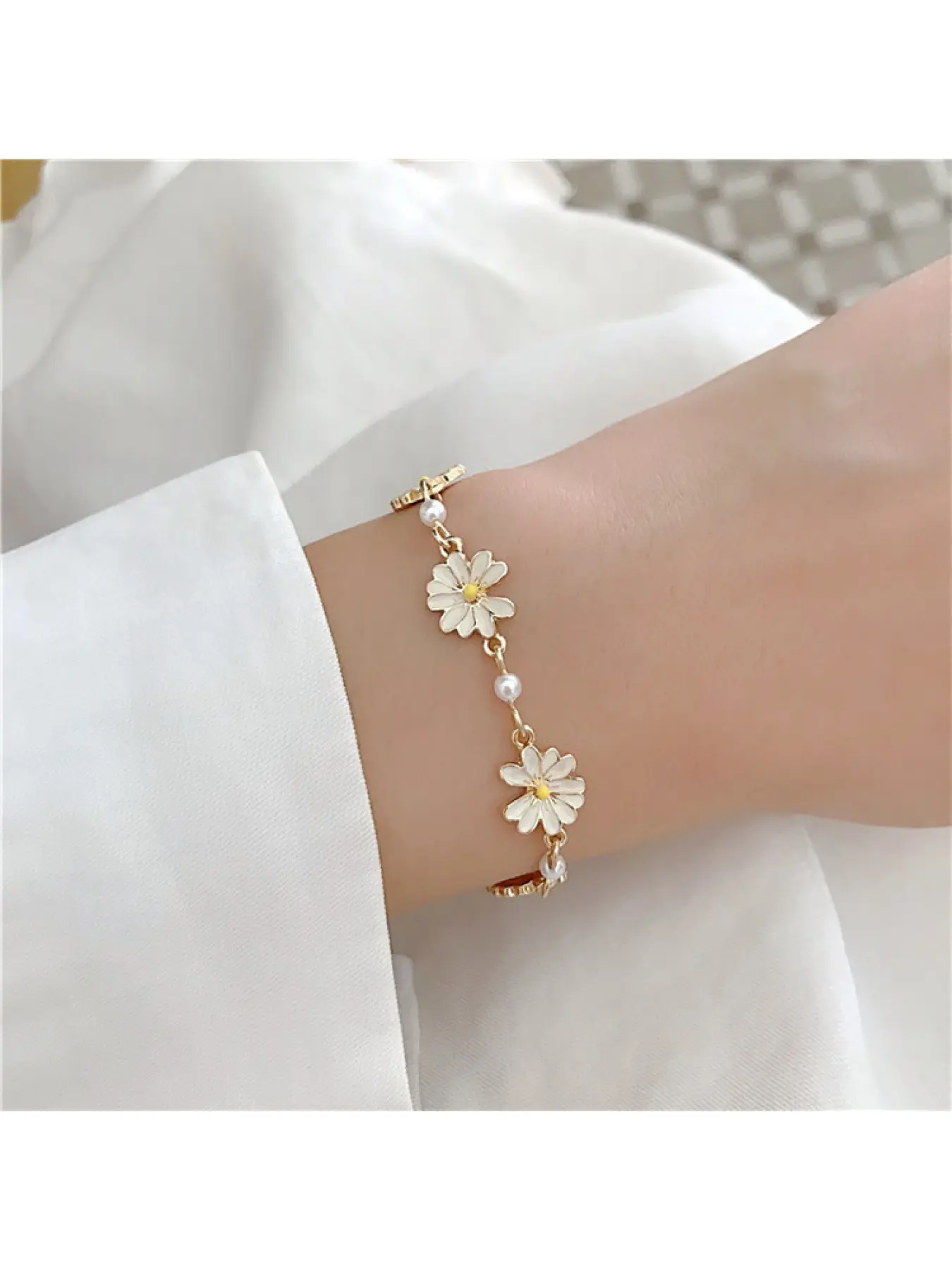 Ins Minimalist Daisy Flower Bracelet, Elegant Alloy Bracelet for Women