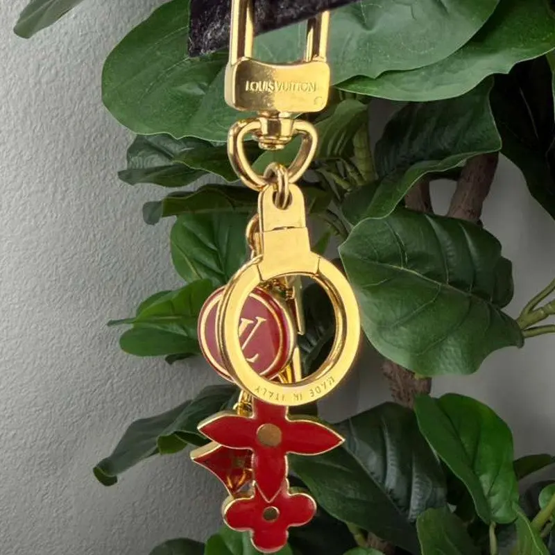 Pre-owned Authentic Louis Vuitton Handbag Charm Blooming Flowers Motifs, Gold Tone Finish, Excellent Condition, Includes Dust Bag, Fashion Costume Jewellery Accessory for Personalizing Handbags