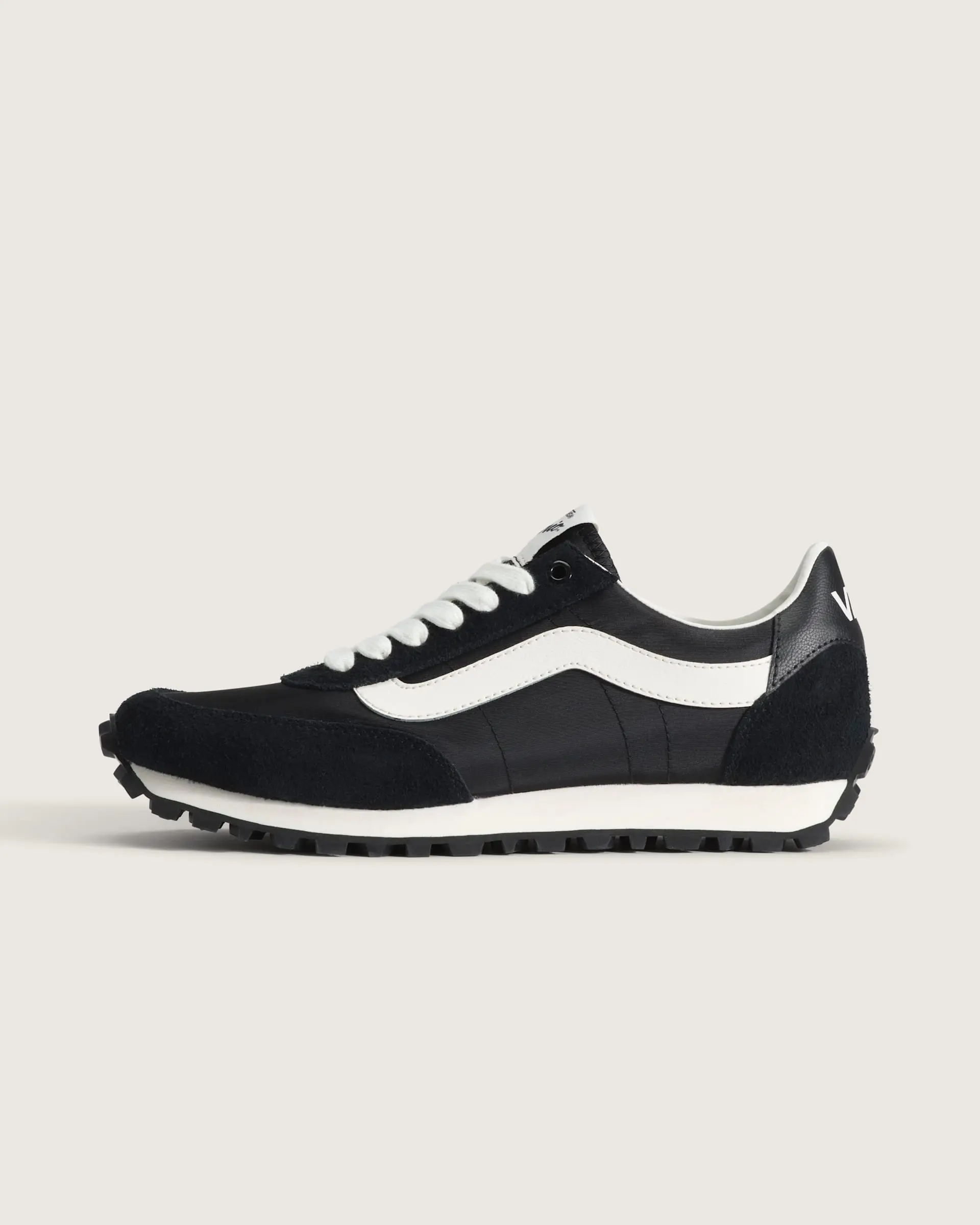 Vans Unisex Premium Style 152 Low Top Shoe