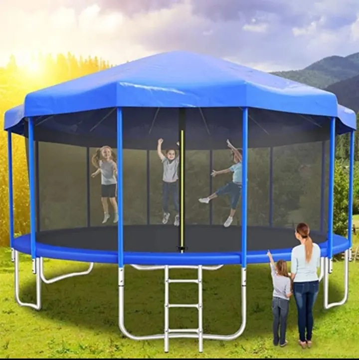 trampolie with cover