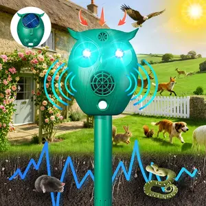 2026 new solar ultrasonic animal repeller, with PIR infrared sensor and LED flash function, can repel cats, raccoons, rabbits, deer, skunks and other animals