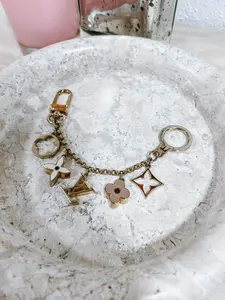 Pre-owned Louis Vuitton Metal and enamel Bag Charm Fleur De Monogram Bag Charm