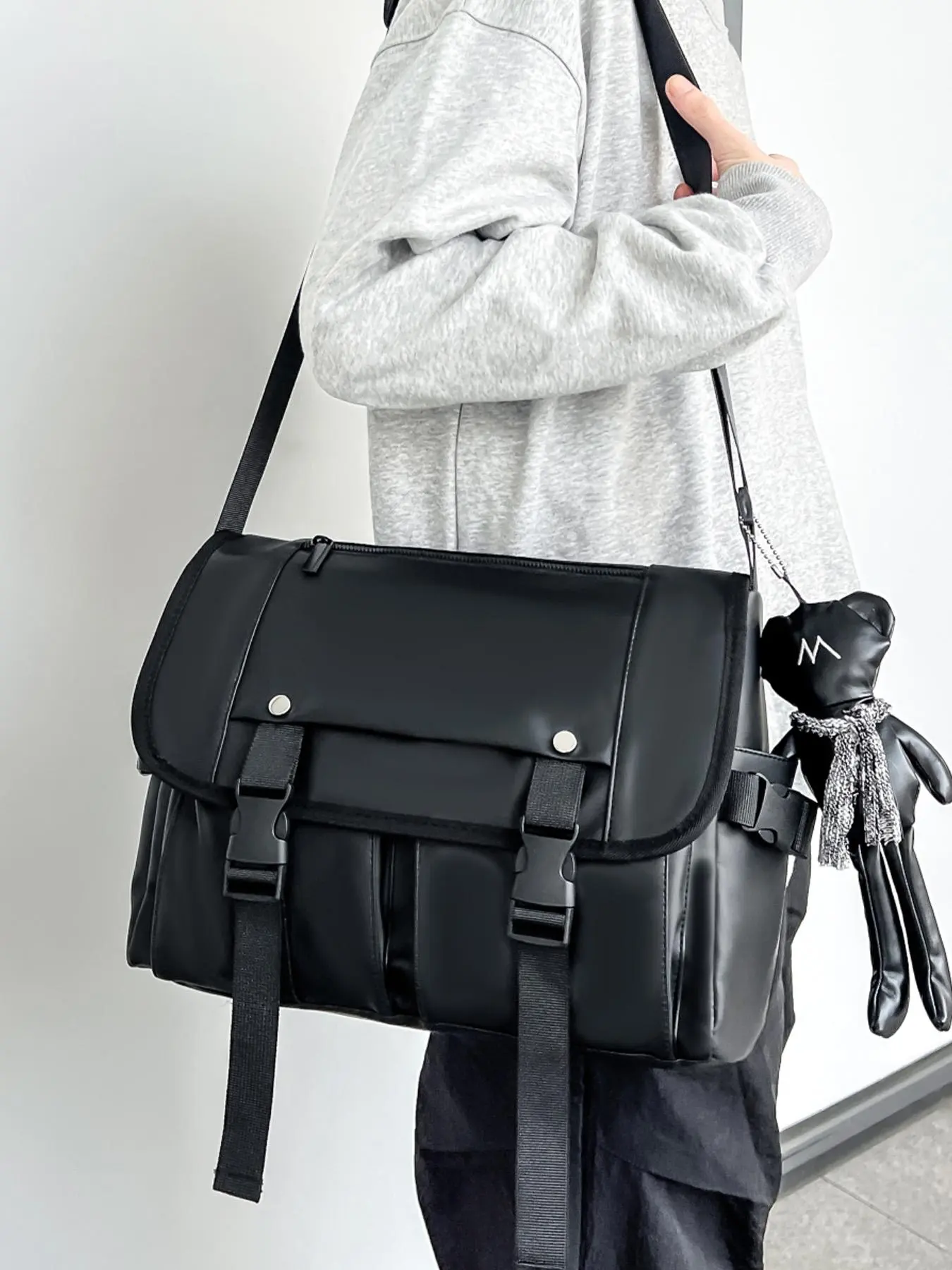 Men's Shoulder Bag, Retro Style, Multiple Pockets, Functional Design, Casual Shoulder Bag, Suitable for Commuting, Street Work, School, Stylish and Practical, Stylish Crossbody Bag, Zipper Shoulder Bag, Casual Crossbody Bags, Multifunctional Crossbody Bag