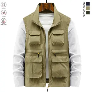 Men’s solid-color vest jacket. Regular fit, casual outdoor fishing/camping sleeveless top with multiple pockets for everyday wear—fashionable menswear suitable for all seasons.