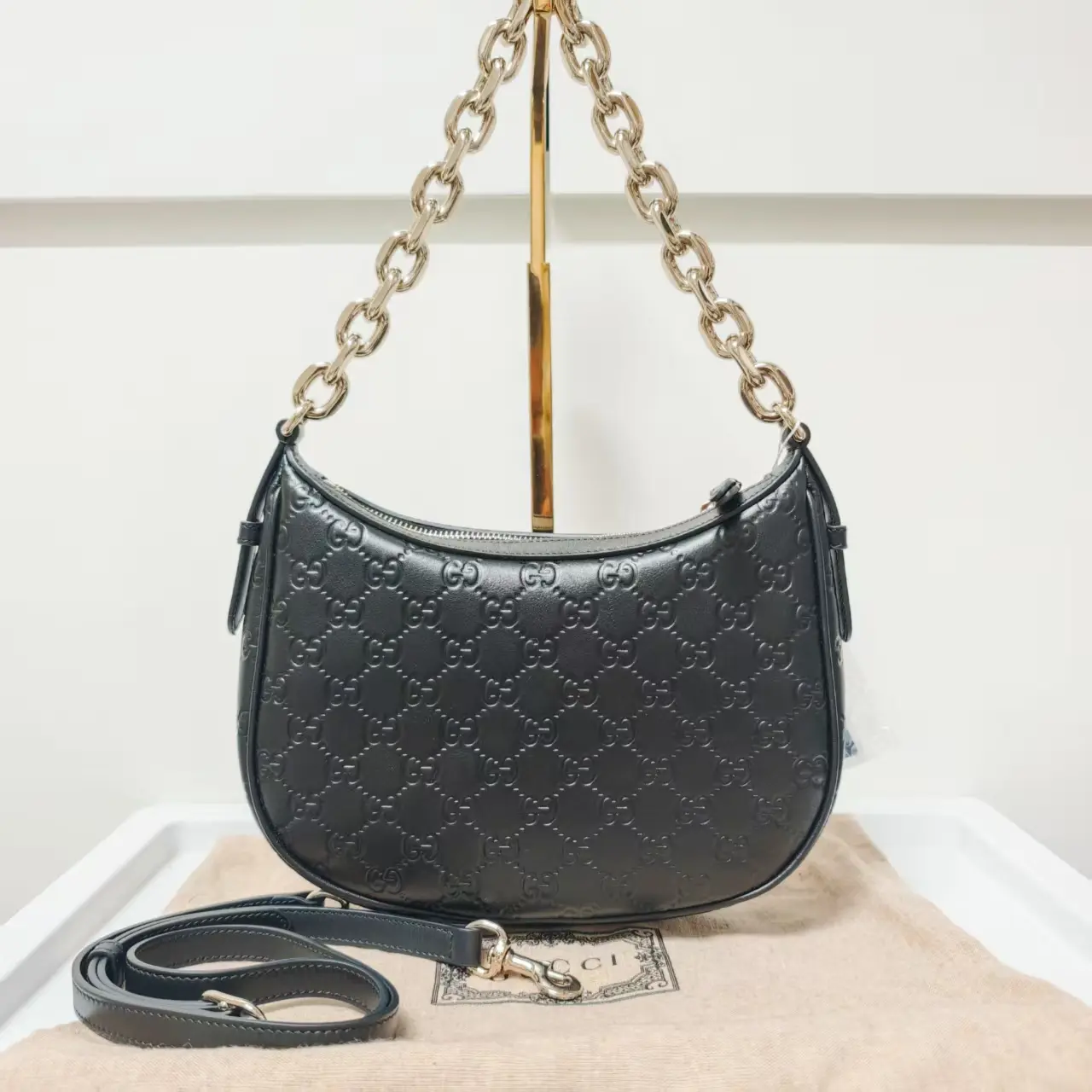 Pre-owned GUCCI Calfskin Crossbody Bags GG Emblem Medium Black CPU0531