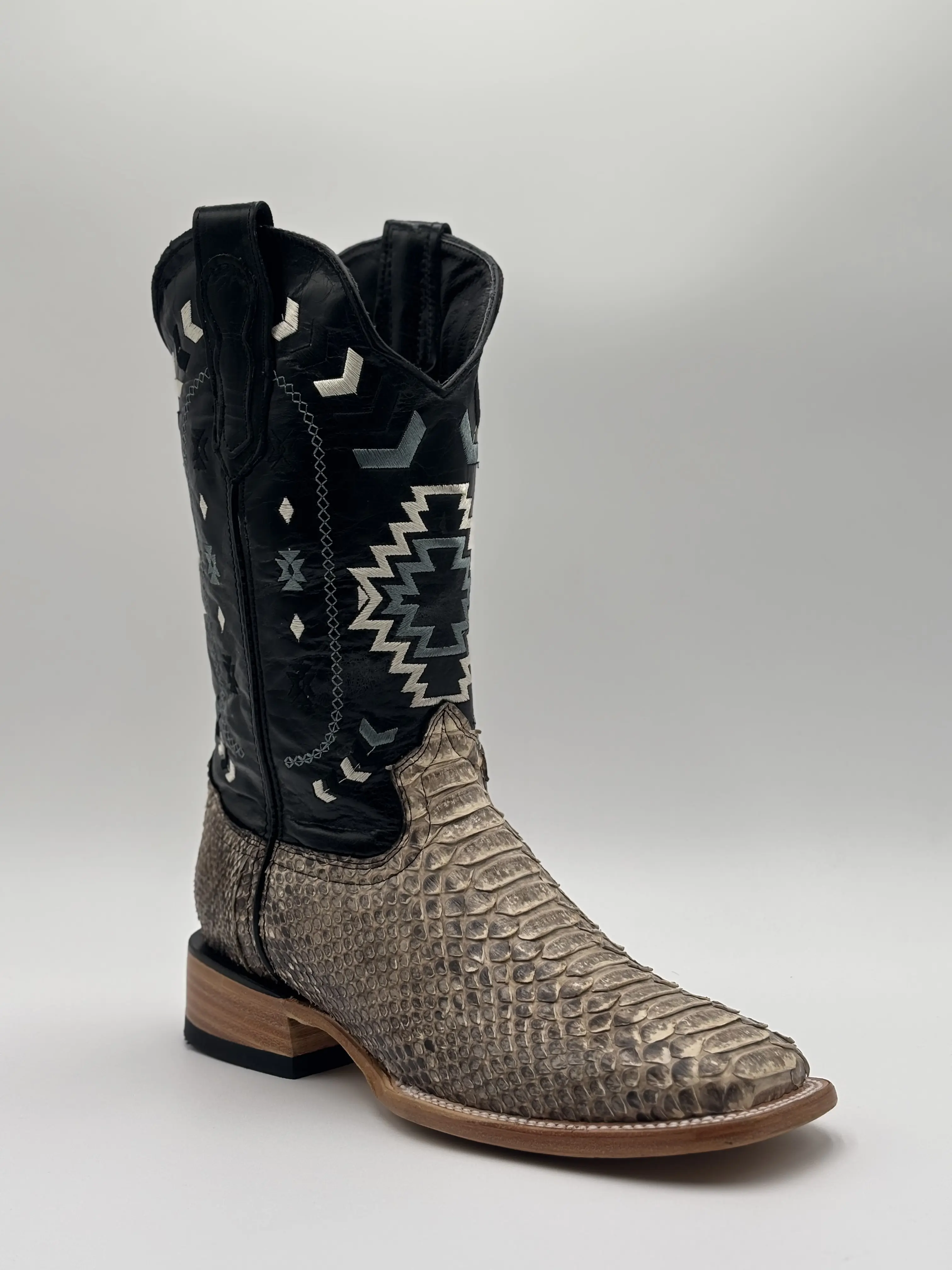 Bota/Boot Snake Design