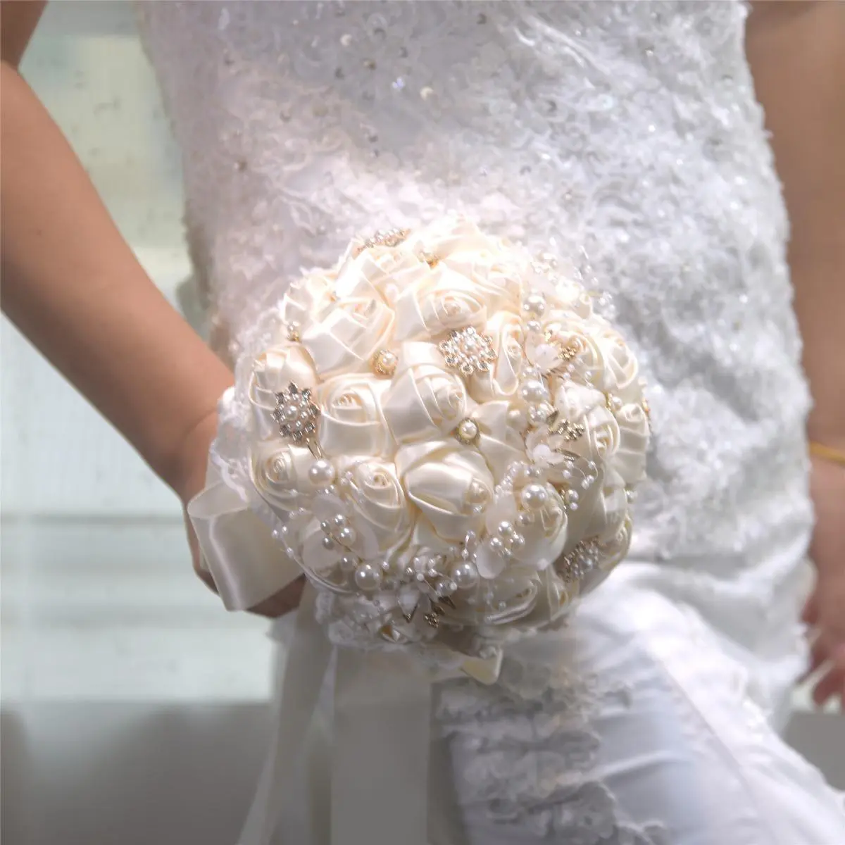 Vintage Shiny Round Pearl-Lace Satin Ribbon Artificial Rose Bouquet with Crystal Brooch, Decorative Handheld Bridesmaid Wedding Supply