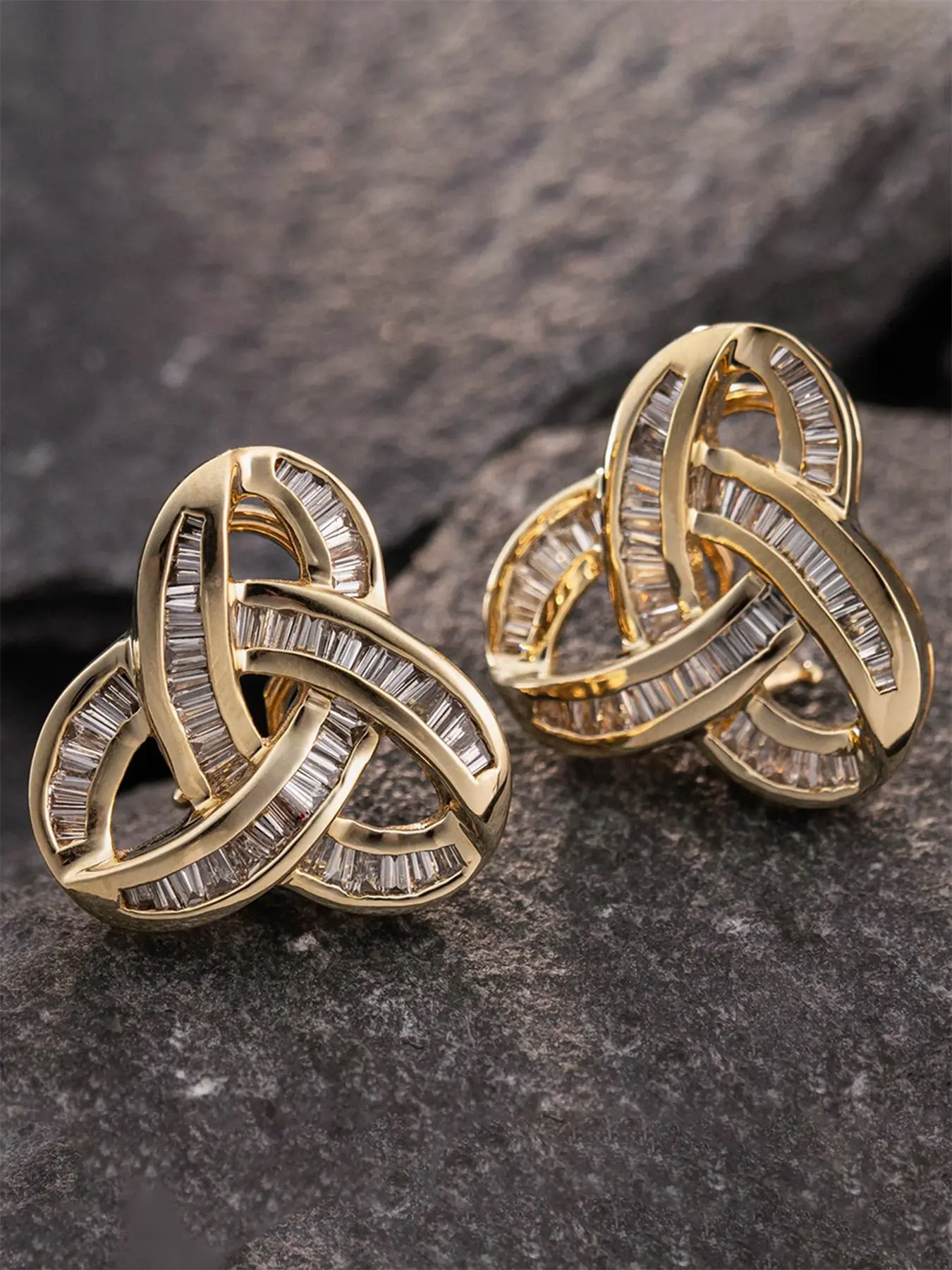 1 Pair Gorgeous Cubic Zirconia Stud Earrings Inlaid Zircon For Women For Wedding Engagement Anniversary Jewelry Valentine's Day Gift