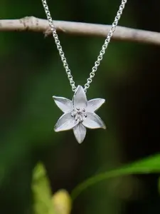 Flower Pendant Necklace, Lily Design Jewelry Accessory, Elegant Party Gift, Daily Wear, Versatile Birthday Present, Exquisite Chain Jewelry