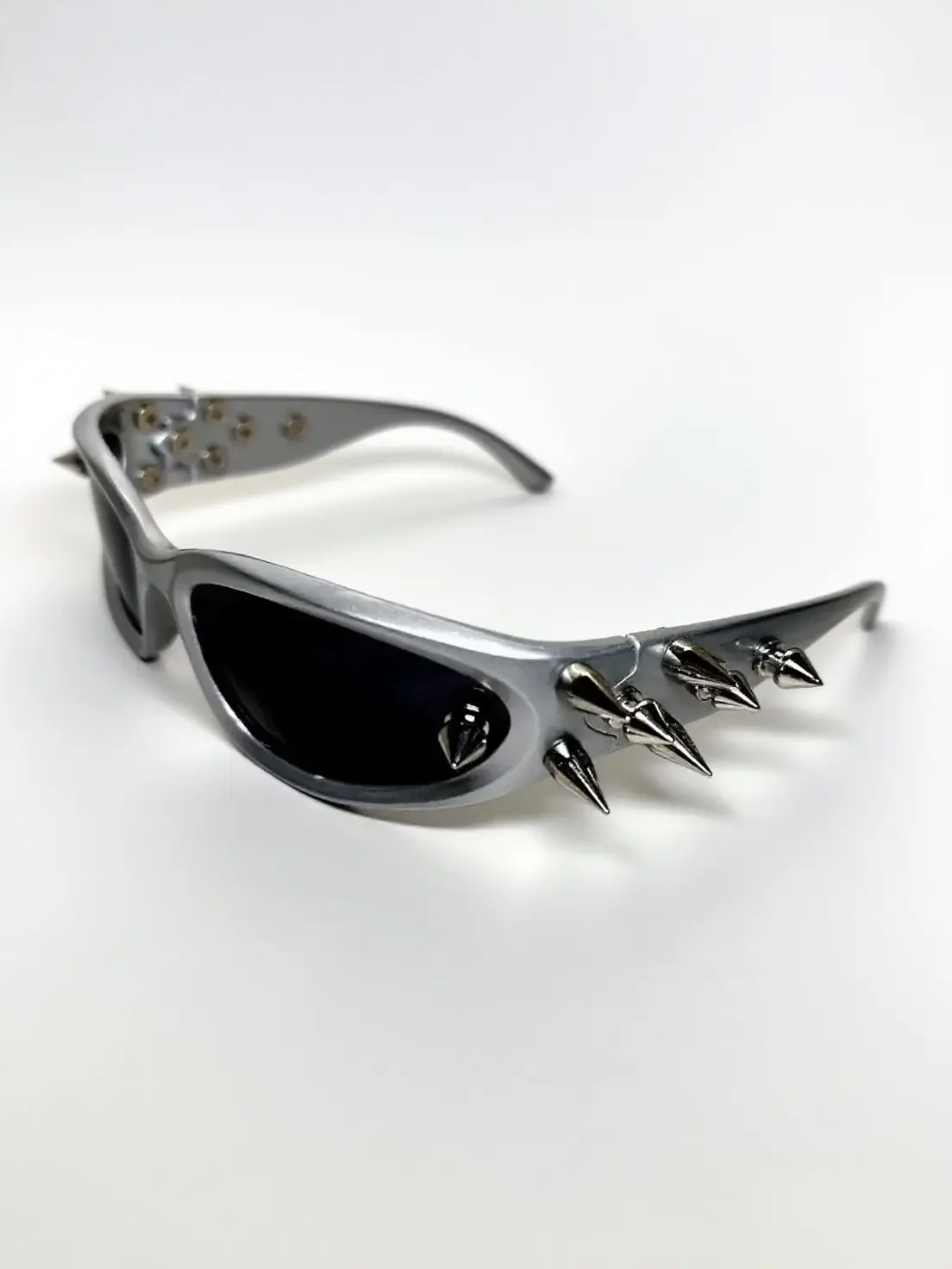 Punk Designer Original Rivet Fully Enclosed Sci-Fi Glasses for Women Heavy Metal Rock Music Festival Party Retro Style Thick Personality Selfie Glasses blackburn  shades vsp  vision  care photography use anti-fatigue design sunglasses barrette eye  catchi