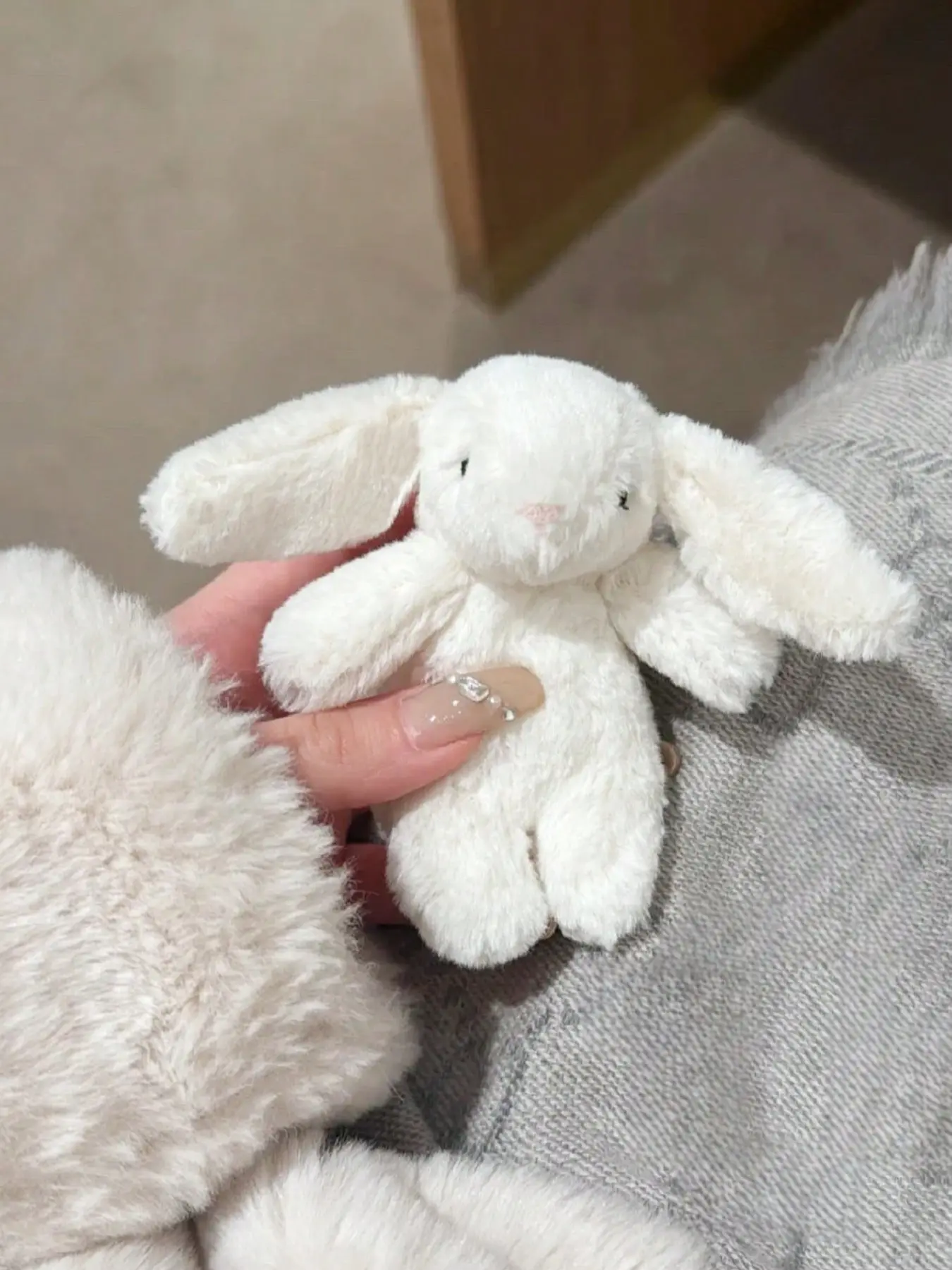 1PCS Sweet Soft Rabbit Keychain, Bunny Keychain, Soft Furry Animal Keychain, Artificial Rabbit Fur Ball Plush Keychain, Rabbit Jewelry, Car Keychain, Stuffed Animal Keychain, Halloween Accessories Teachers Day, Keychain Cute
