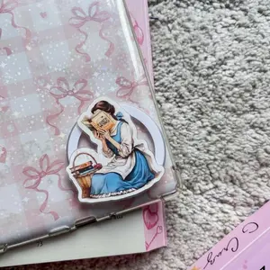 Cottagecore Bookish Girl Phone Grip Accessory - Vintage Aesthetic Librarian Reader Gift - French Provincial Style Phone Holder for Book Lovers - Cute Coquette Girl Reading Phone Stand