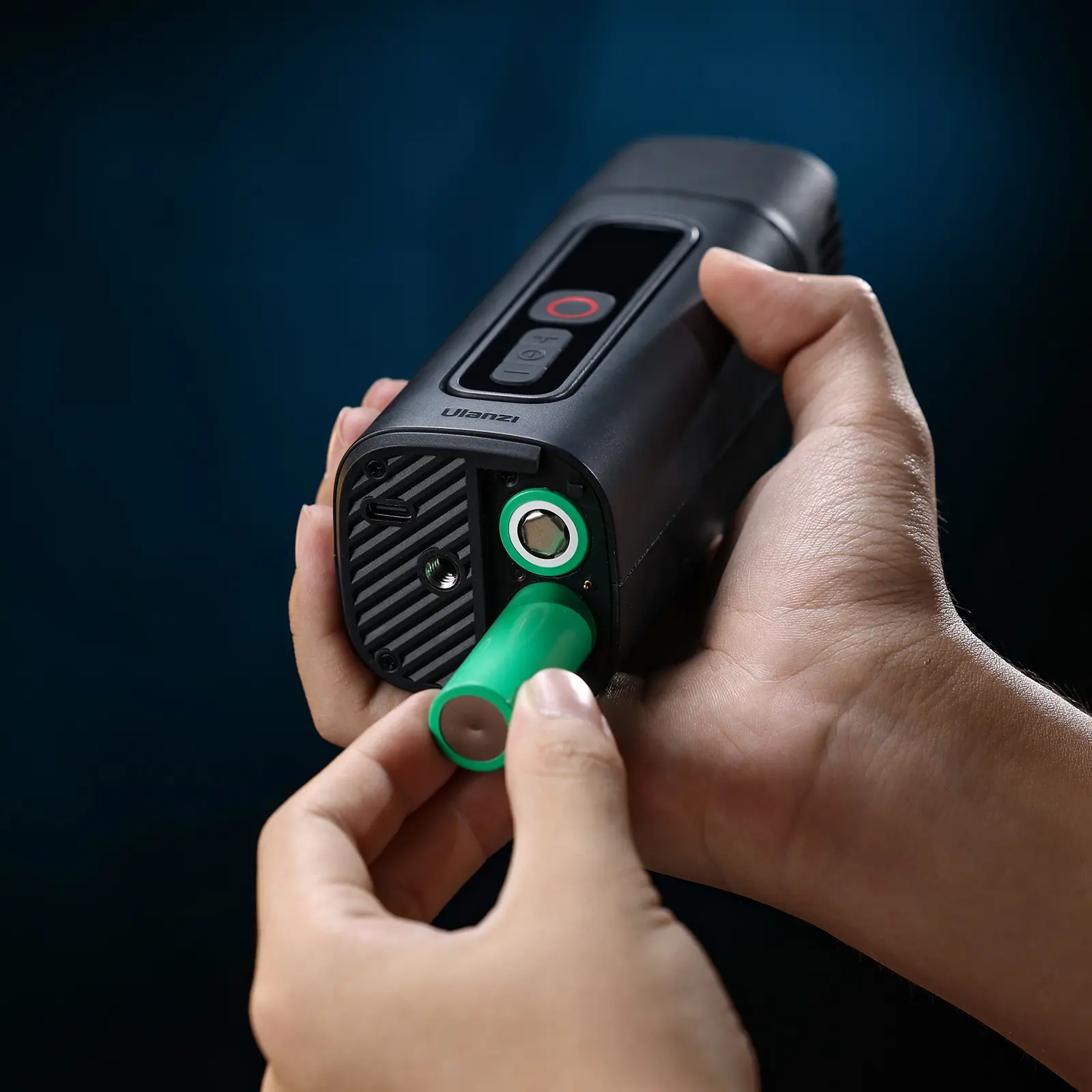 Ulanzi FM01 FILMOG Ace Fog Machine, Portable Smoke Machine with Remote  Control Hand-held Fogger for Photography, Outdoor Events, Parties, Stage  Effects, Halloween, Disinfection or Weddings