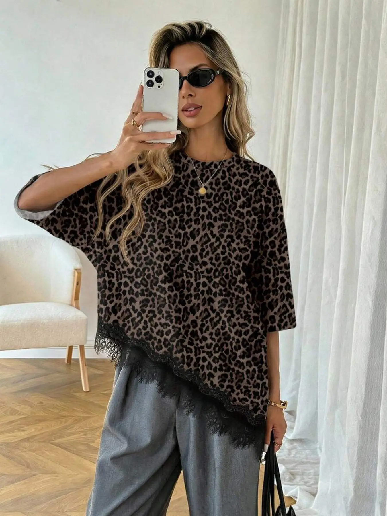 Women's Casual Solid Color Asymmetrical Hem Lace Patchwork Leopard Print T-Shirt, Comfortable and Stylish Top for Daily Wear, Perfect for Layering, Everyday, Oversize