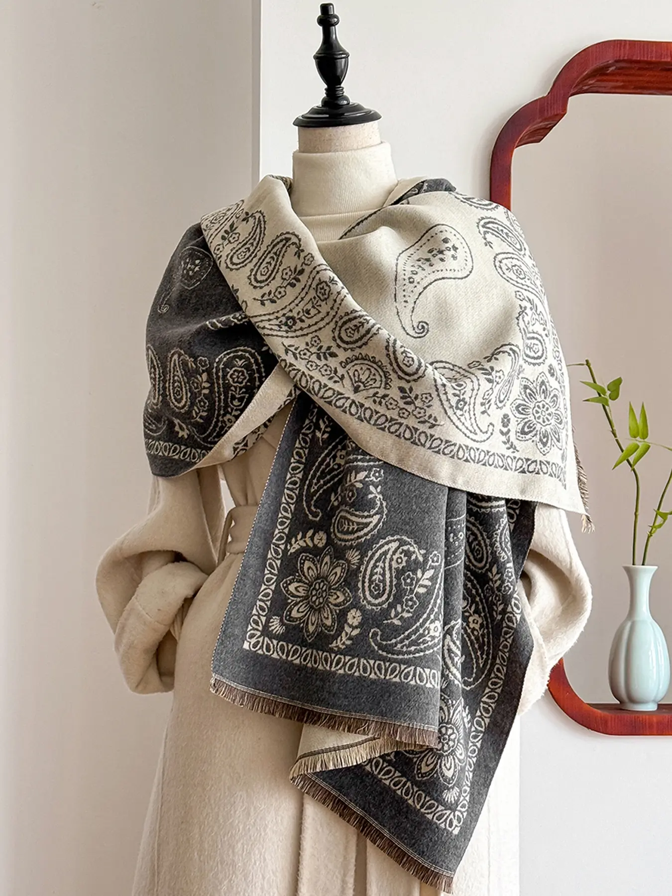 Women's Paisley Print Scarf, Boho Style Scarf, Fashionable Fall & Winter Accessory, Vintage Style Long Fringe Shawl, Warm and Luxurious