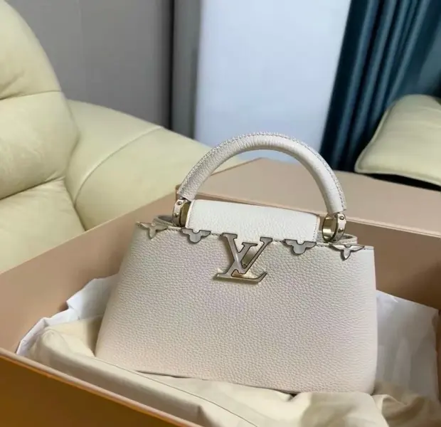 ‮ VL  ‬Capucines Cream Grain Calf Leather Women Luxury Top Handle Handbag Gold‑Tone Hardware