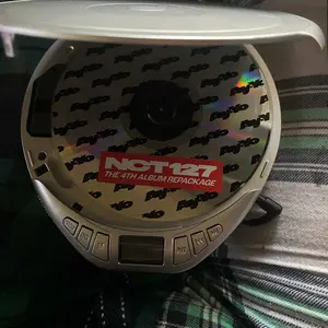 Gueray CD Player Portable CD Discman: with Earphones Portable CD Player for Car with Anti-Skip Shockproof Personal CD Player with LCD Display Support PROG Memory Function Repeat Playback Sound