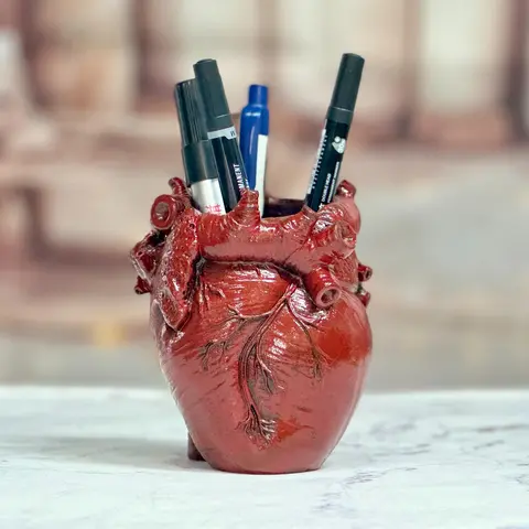 Gothic Anatomical Heart Resin Pen Holder, Pen Cups, Spooky Human Heart Desk Organizer, Desk Accessory, Unique Gift for Horror Lovers & Gothic Decor, Multiple Colors Available