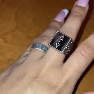 Black Statement Ring with Arrow Design for Everyday & Evening Wear Exquisite Fashionable Unique Metal Coating