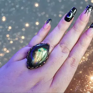 Luxury Labradorite Crystal Ring Antiqued Copper Open-Back Design Fully Adjustable AAA Quality High Flash Spell-Crafted Metaphysical Jewelry for Psychic Awareness and Transformation