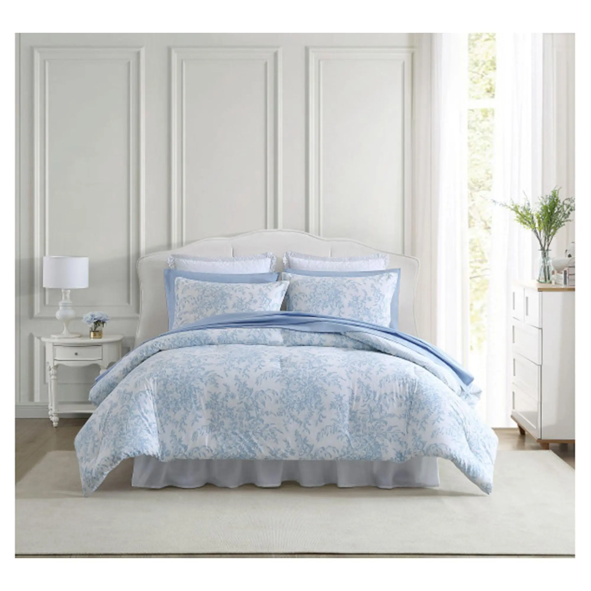 Laura Ashley Be dford Blue Twin Comforter Sham Set