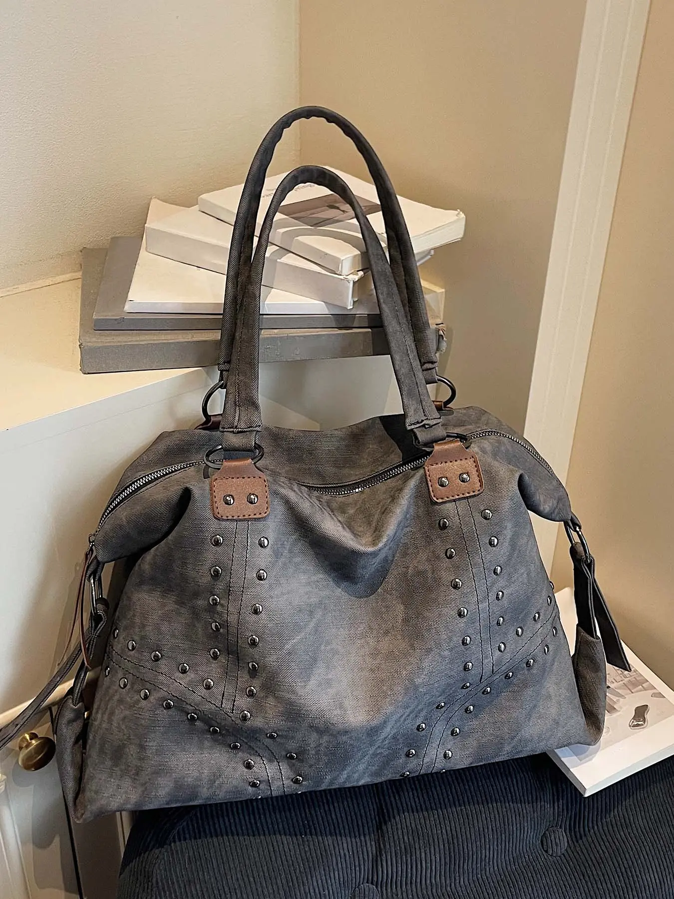 Waste style retro fashion simple shoulder tote bag, Fashionable unique bags, niche metal rivet embellished shoulder crossbody bag, personality relaxed lazy style versatile, suitable for short trips, commuting to school, etc., Stylish Crossbody