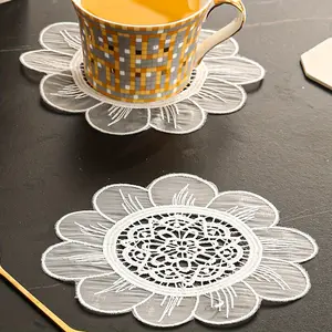 1pc Home Use Mesh Embroidered Round Floral Coaster, Stylish Heat-Resistant Mat for Dining, Decorative Tableware Accessory Embroidery