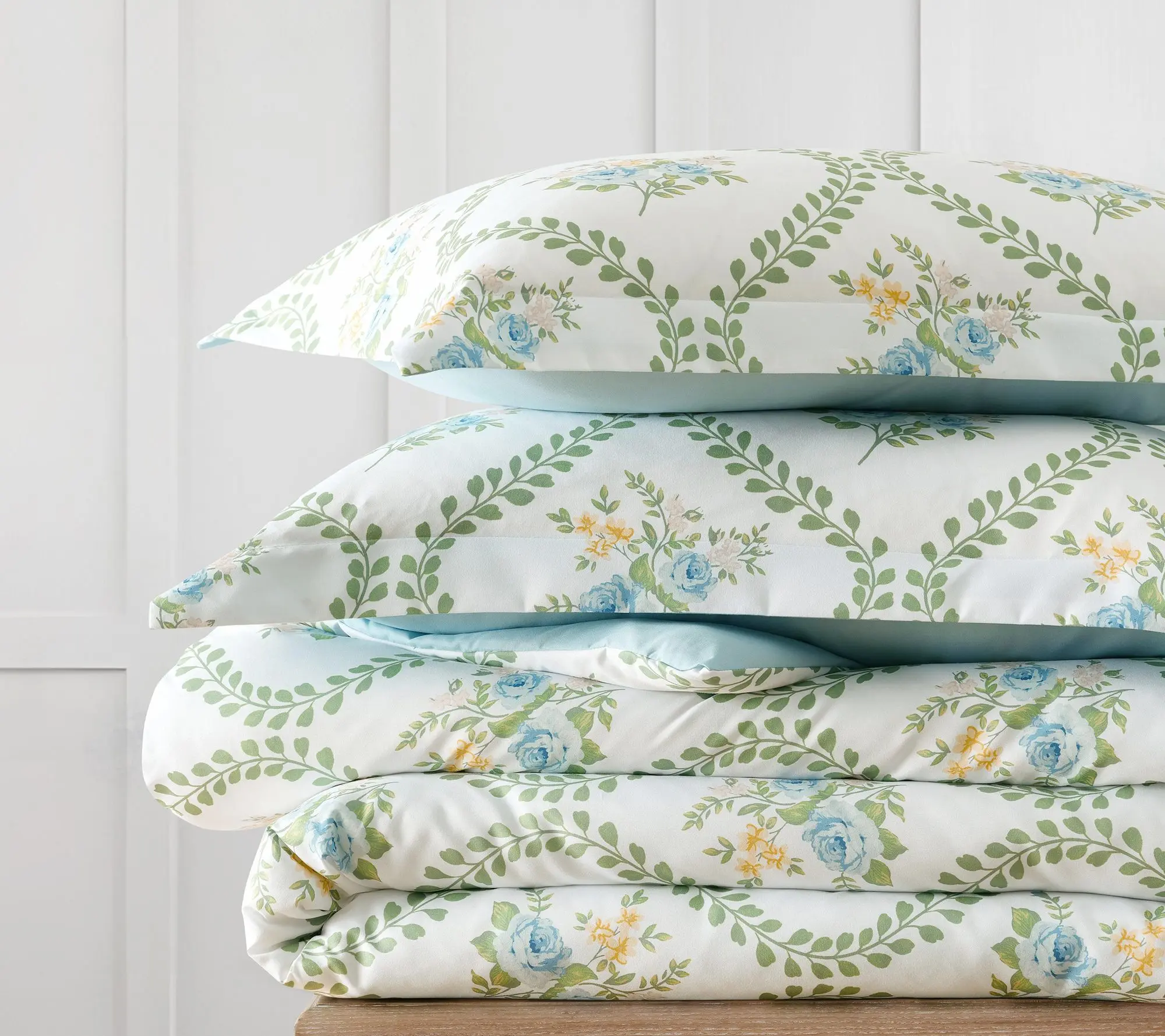 Martha Everyday Lucy Floral Reversible Green King Bedding Set
