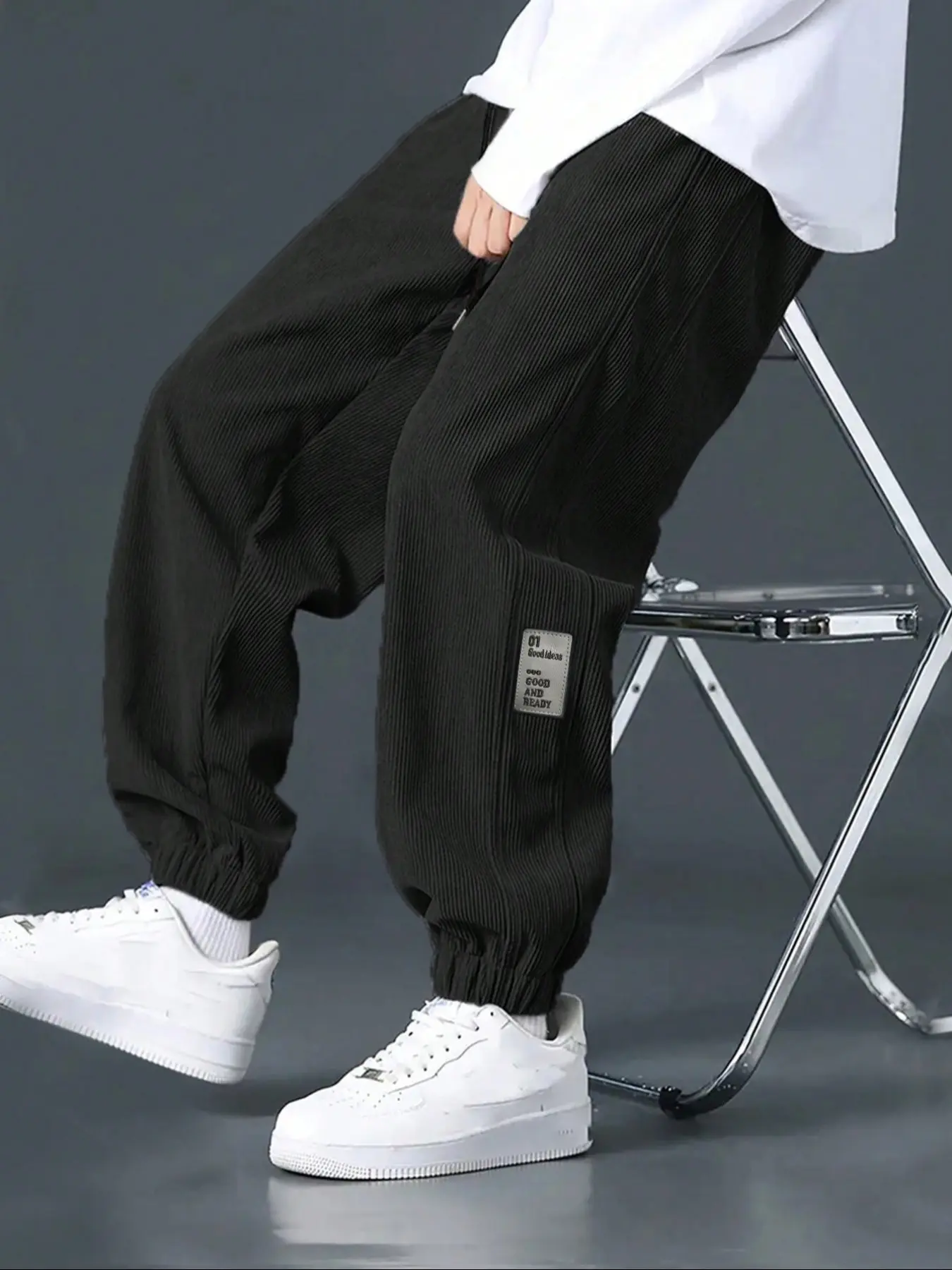 Men's, Menswear Solid-colored Corduroy Pants with Loose-fit & Cuffed Design, Featuring Side Patch on Leg and Elastic Waist with Drawstring for Adjustable Fit. Vintage Workwear Style, Versatile for Various Occasions, classic Men's Black Cuffed Long Pants