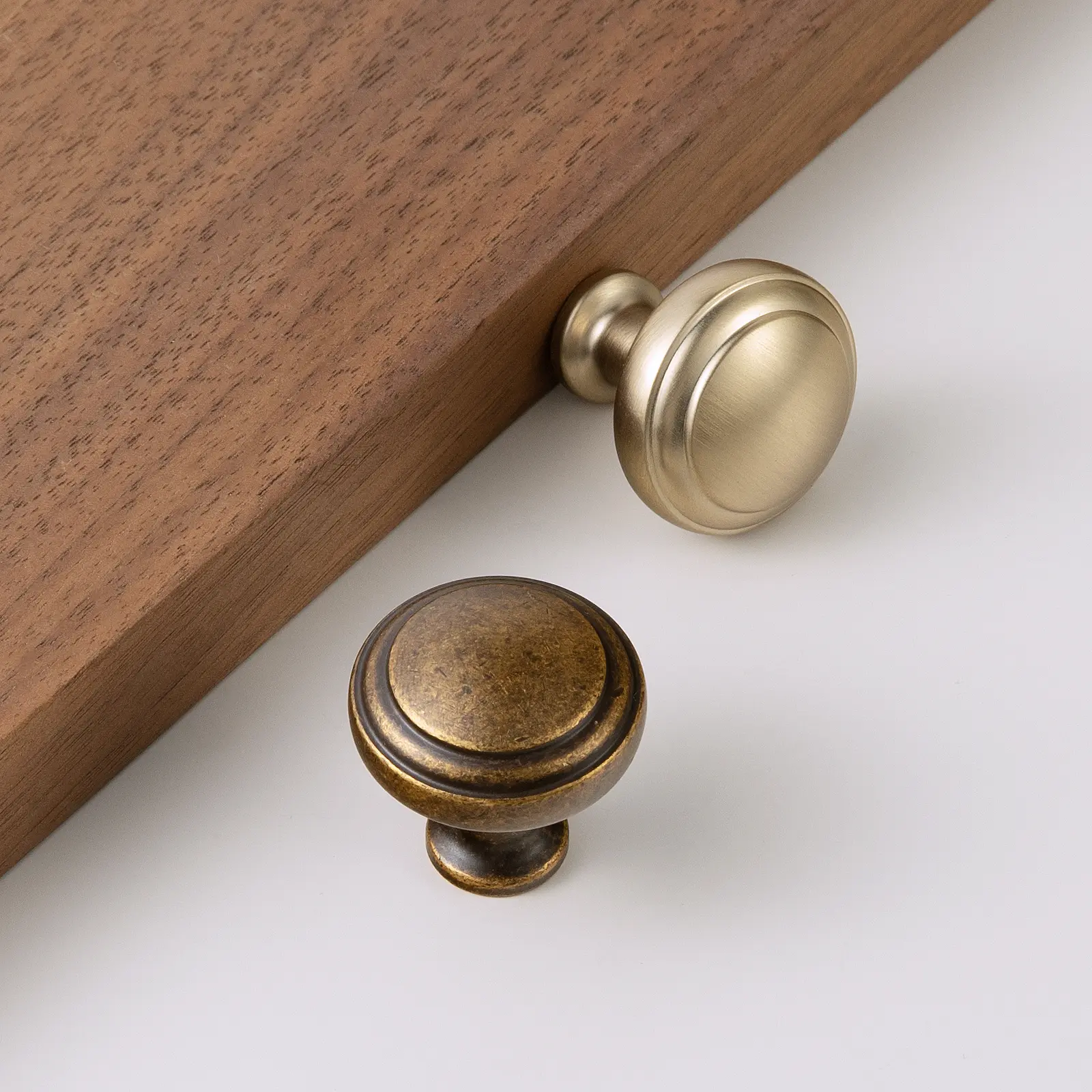 Deuschwer 6-Pack Antique Brass Round Zinc Alloy Cabinet Knobs, Retro Screw-In Hardware for Cabinet Doors, Easy to Install
