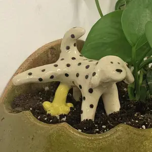 Creative Resin Dog Urinating Ornament, Fun Home Decor Item, Unique Spot Pattern Design, Novelty Craft Piece for Interior Decoration