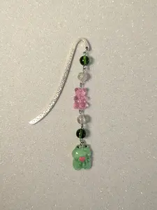 Kawaii Frog Metal Bookmark with Pink Gummy Bear Charm for Cute Book Lovers Durable and Whimsical Reading Accessory