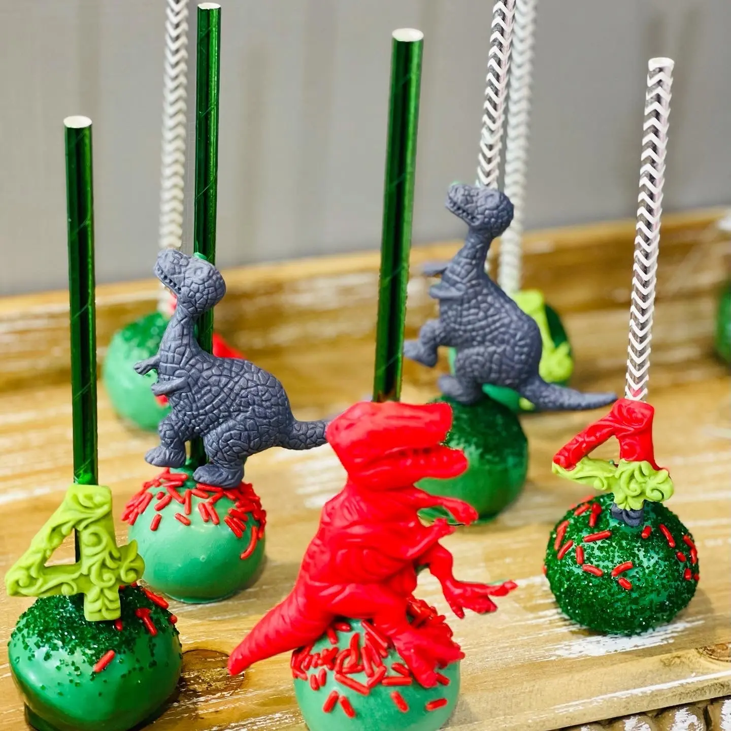 Dinosaur Cake Pops Dinosaur Cake Pops