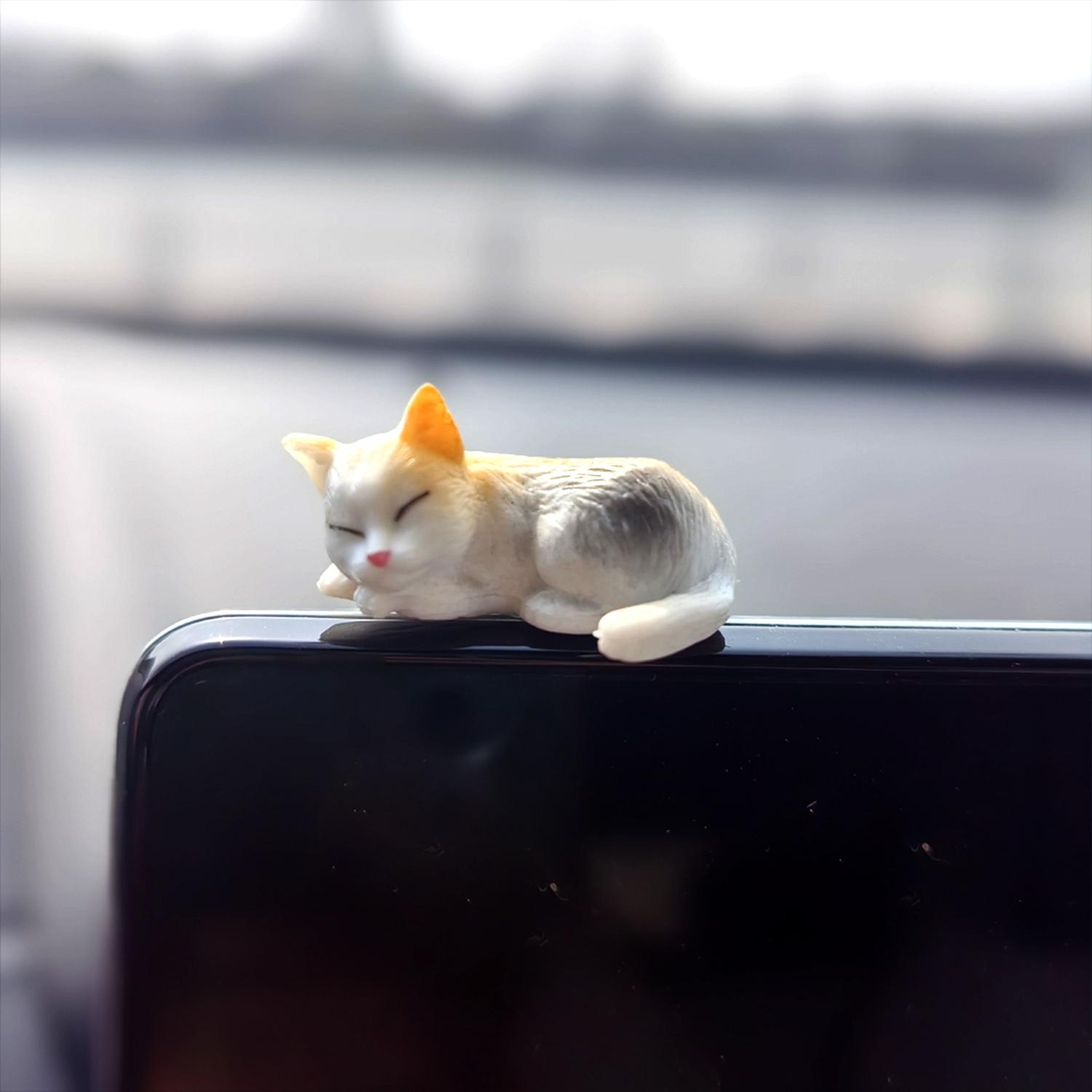 Mini Cat Desk Figurines, 5 Pcs/Set Resin Multi-Pose Kitty Ornaments, Cute Cartoon Style Home and Office Decor, Playful Charming Desktop Companions