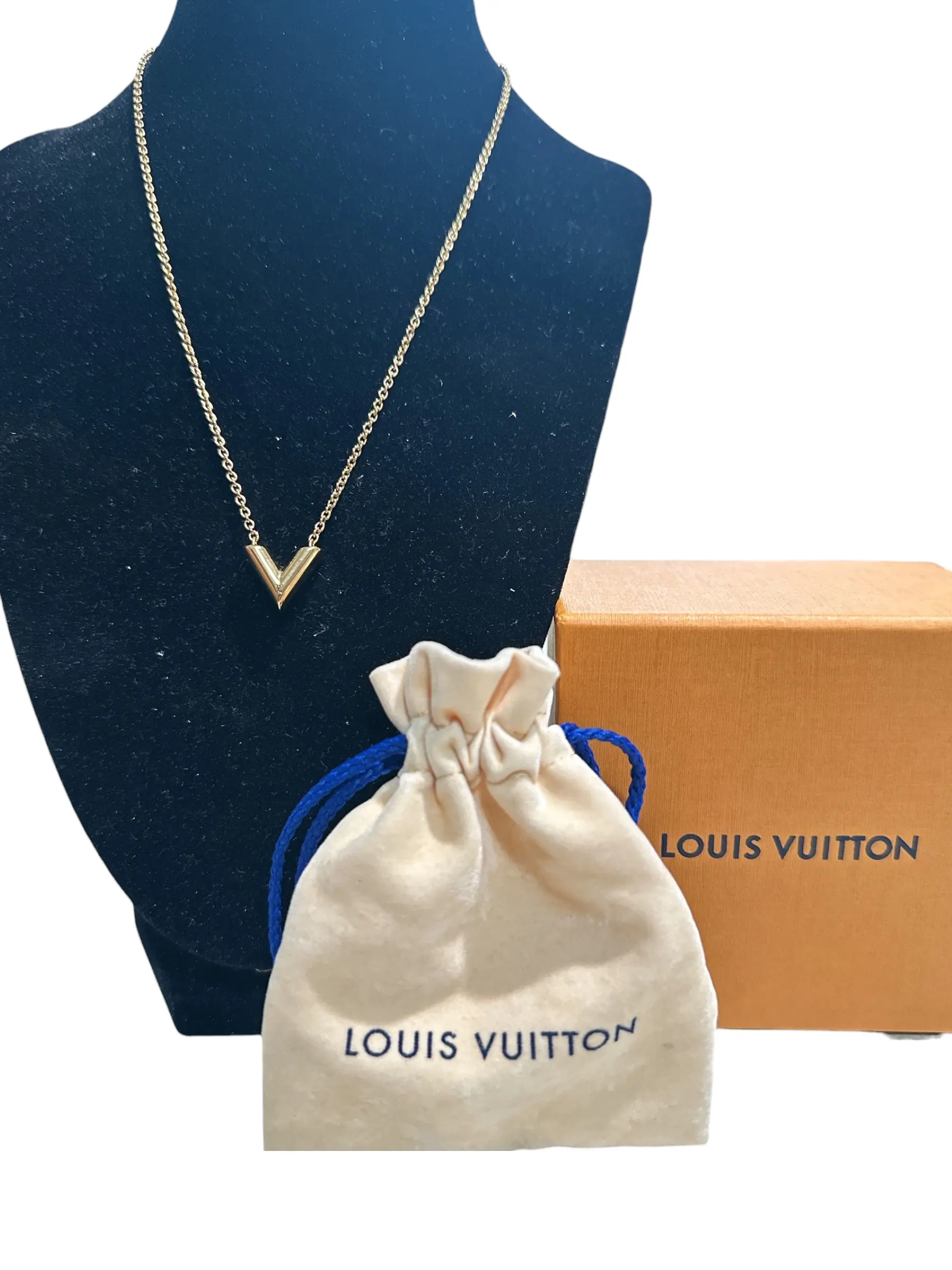 Pre-owned Louis Vuitton Essential V Necklace with Box and Dustbag Size 16 18.5 Inches