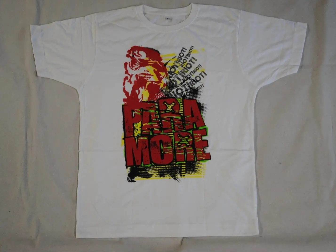 PARAMORE RIOT RIOT RIOT! TSHIRT NEW OFFICIAL GROUP BAND RARE, Gift For Fan