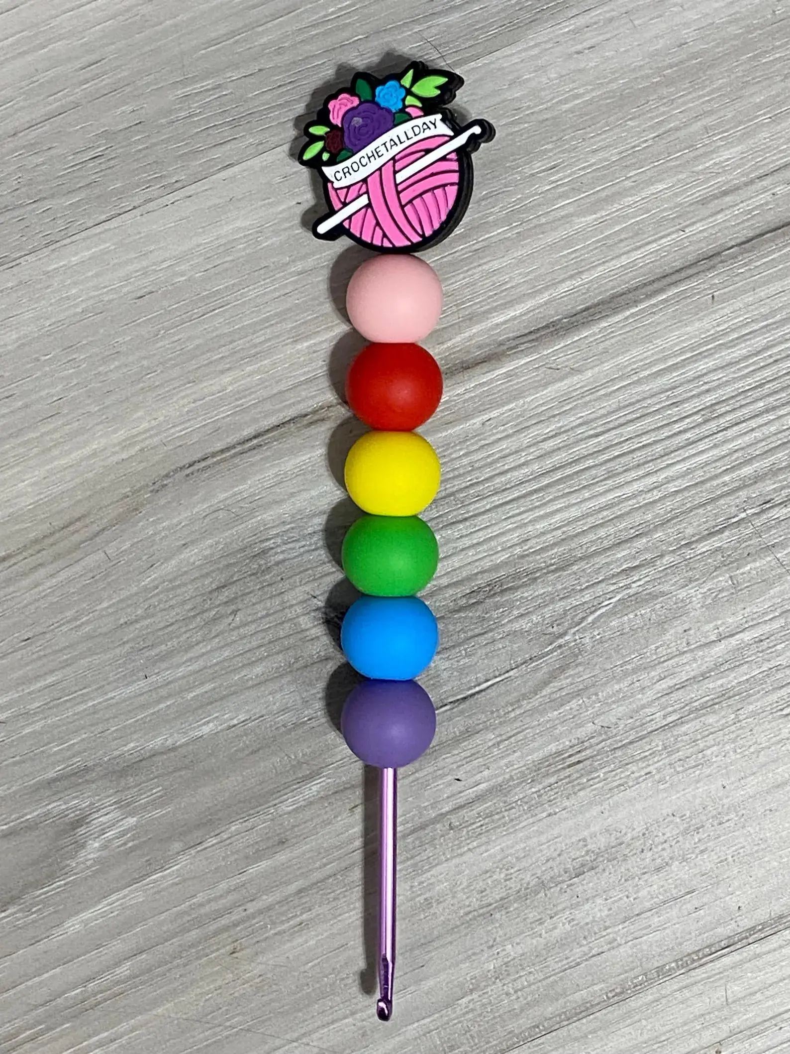 Crochet Hooks With Silicone Bead Focal Beads for Crochet Enthusiasts Rainbow Beads Included Ideal for Various Projects Enhance Your Skills