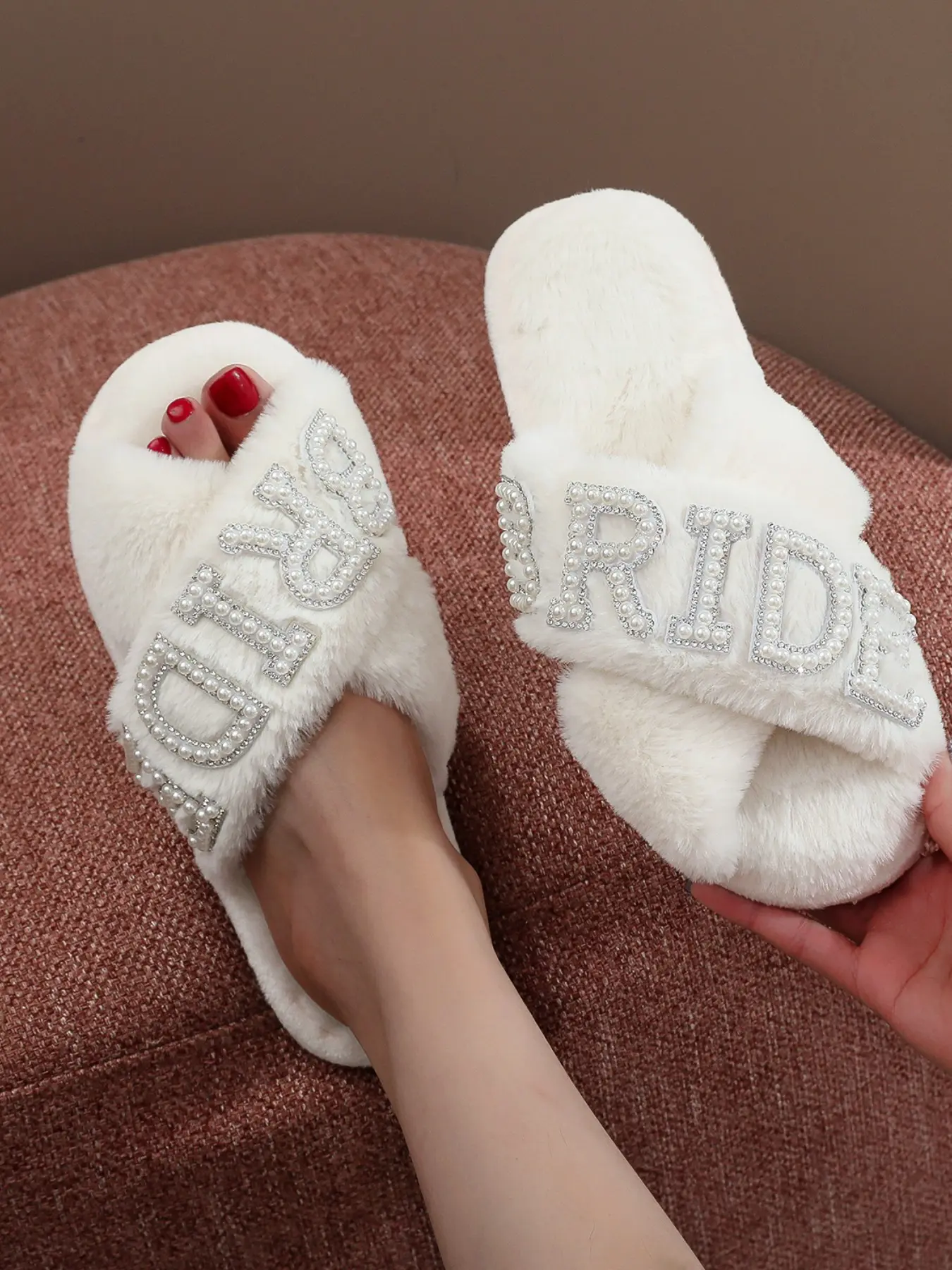 slippers Luxury Pearl Rhinestone Wedding Party Bride Sandals, Elegant Slippers, Comfortable All-Day Flat Slipper Slip-Ons, Fashionable Bridal Rubber Shoes for Events and Celebrations