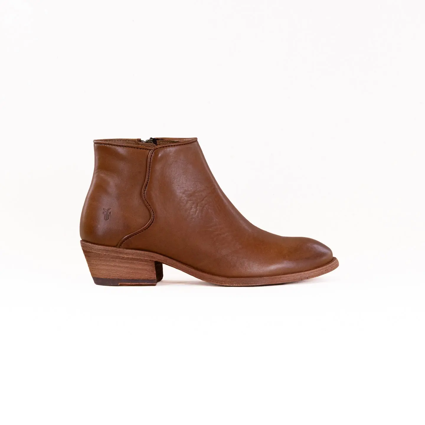 FRYE Carson Piping Bootie (Women's) - Caramel