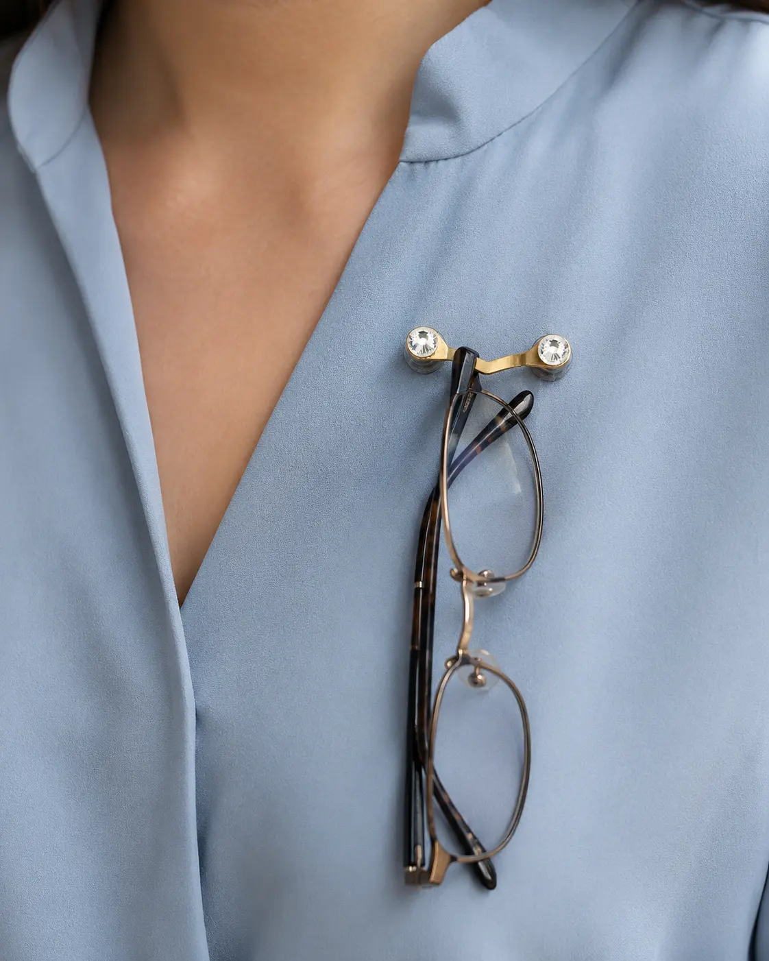Elegant Multi-Purpose Magnetic Brooch | Aesthetic Holder for Glasses, ID Badge & Earphones