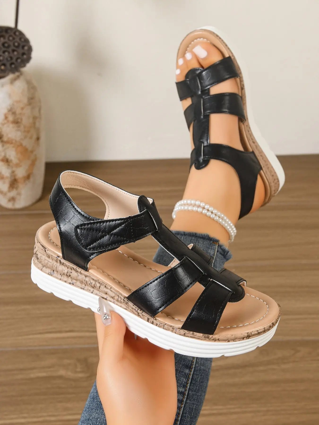 Summer women's fashionable thick soled Roman sandals are comfortable and lightweight, suitable for indoor and outdoor wear with Velcro beach flat sandals Summer Footwear