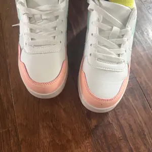 Roller Skate Shoes for Kids Boys Girls Sneakers with Detachable Wheels Sport Shoe