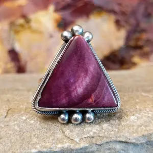 Dotted Triangle Purple Spiny Oyster Shell Ring by Eli Skeets GJ-RNG-0205 Size 8