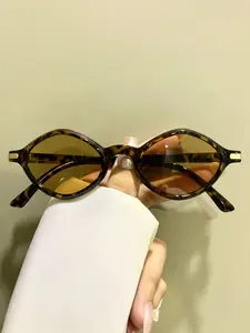 Fashionably Simple and High-End Small Frame Diamond-Shaped Glasses, Trendy Decorative Eyeglasses for Men and Women, Metal Hinges