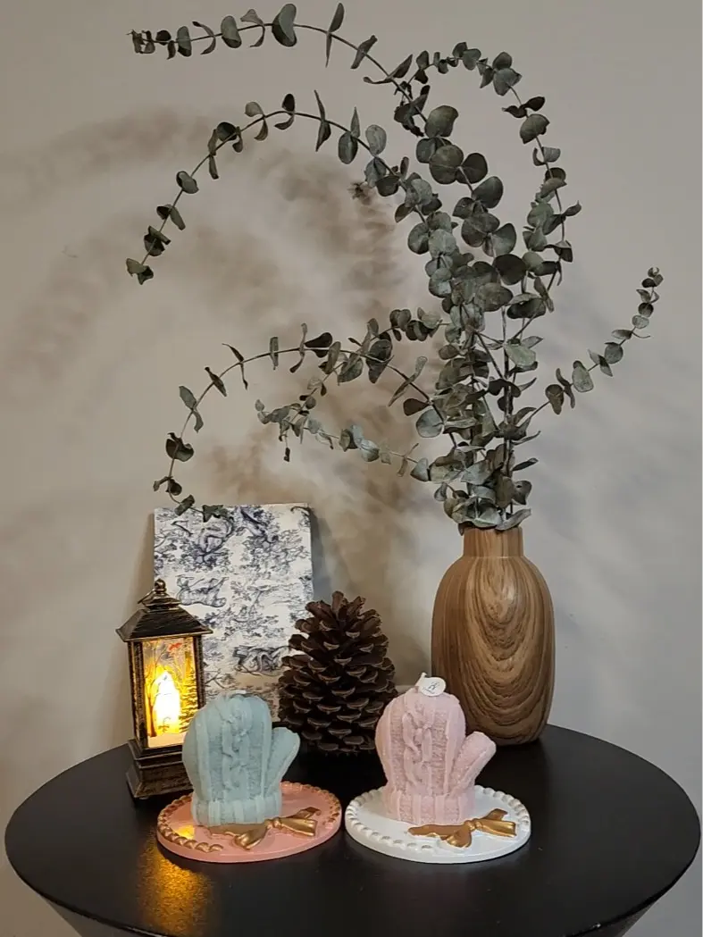 Scented Glove Shape Christmas Candle